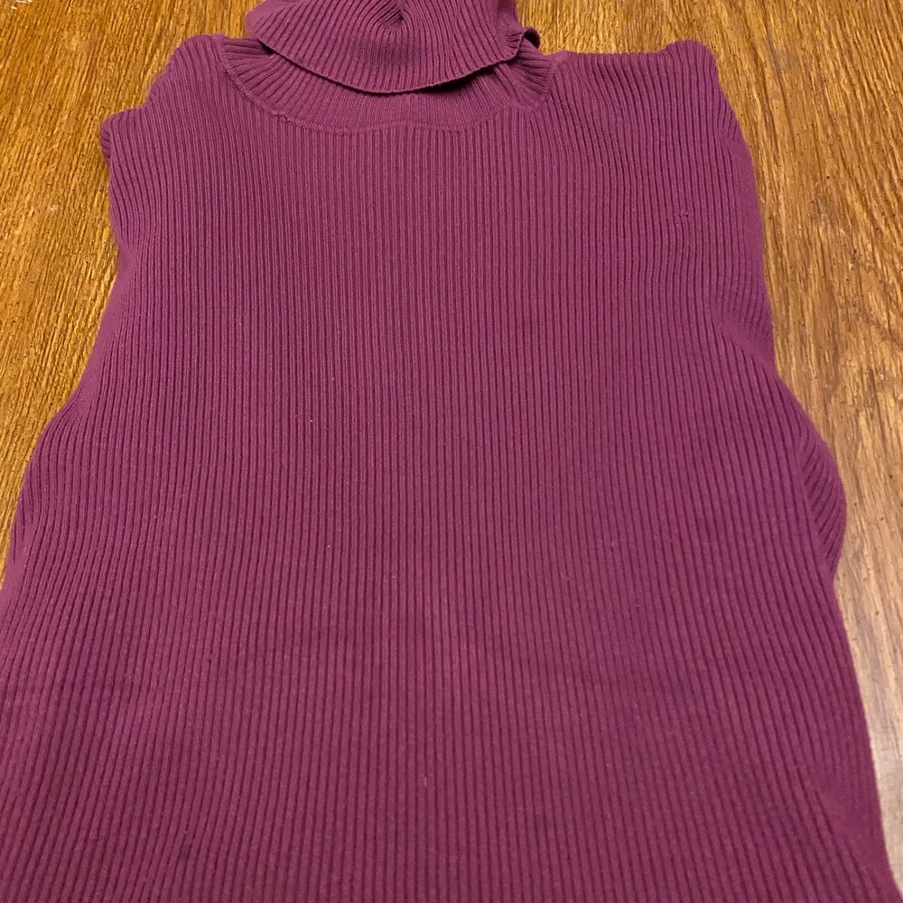 Burgundy women’s tee shirt